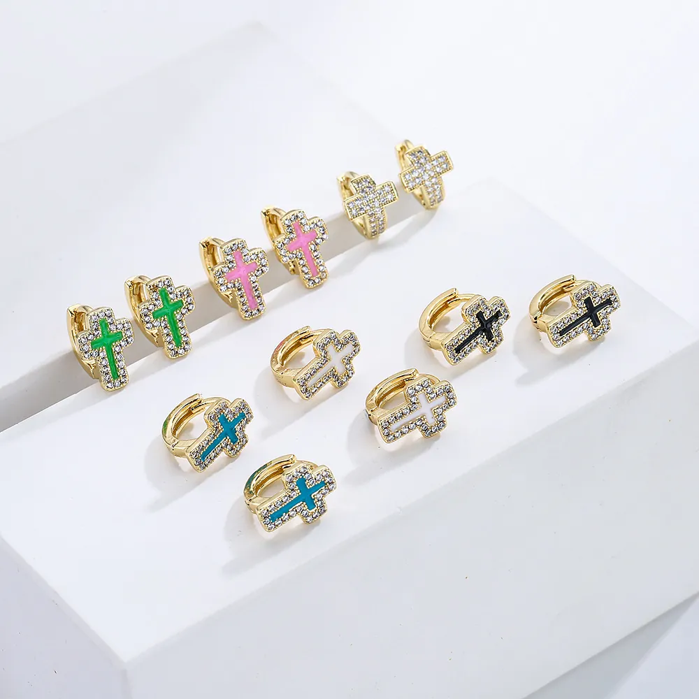 Orecchini A Cerchio Croce Rame Placcato Oro 18K Zircone Smalto Mini Huggie Gioielli Raffinati Per Donna