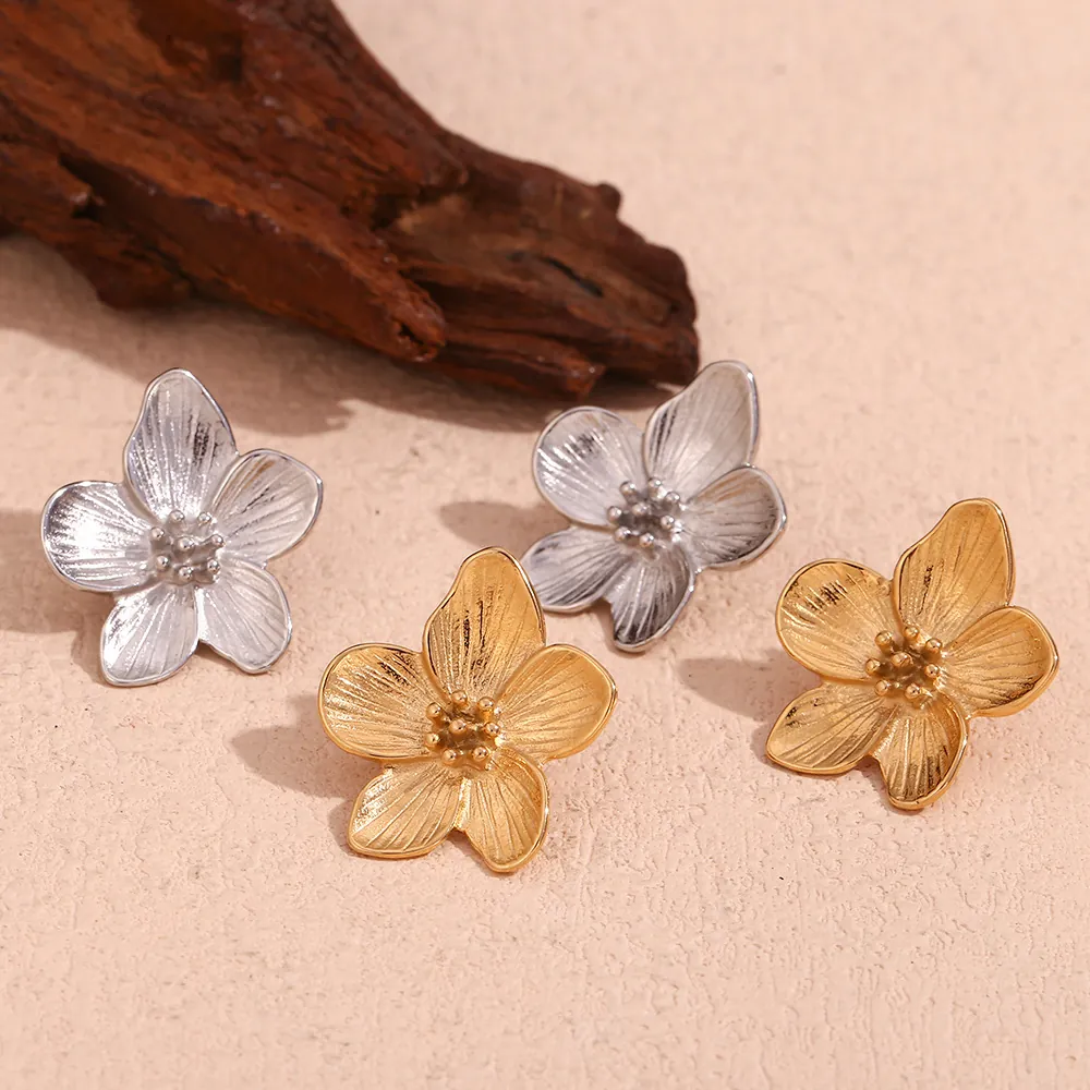 Retro 18K Gold Plated Stainless Steel Flower Stud Earrings Stereoscopic Floral Minimalist Design Jewelry For Women