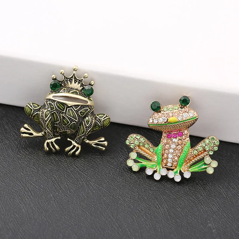Retro Alloy Rhinestone Frog Brooch Enamel Animal Pin For Clothes Decoration Frog Prince Jewelry Women Accessories