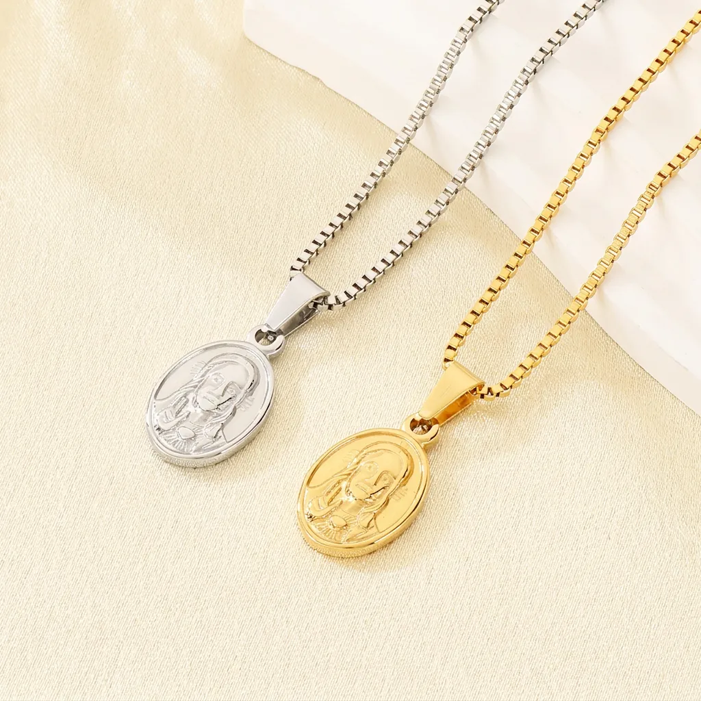 Collier Pendentif Portrait Ovale Acier Inoxydable Jésus Relief Religieux Rétro Hip Hop Bijoux Pour Hommes Femmes