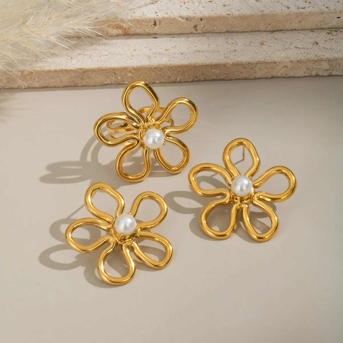 Boucles D'oreilles Et Bague Fleurs Künstliche Perle Élégantes Acier Inoxydable Plaqué Or 18K Bijoux Hypoallergéniques Pour Femmes