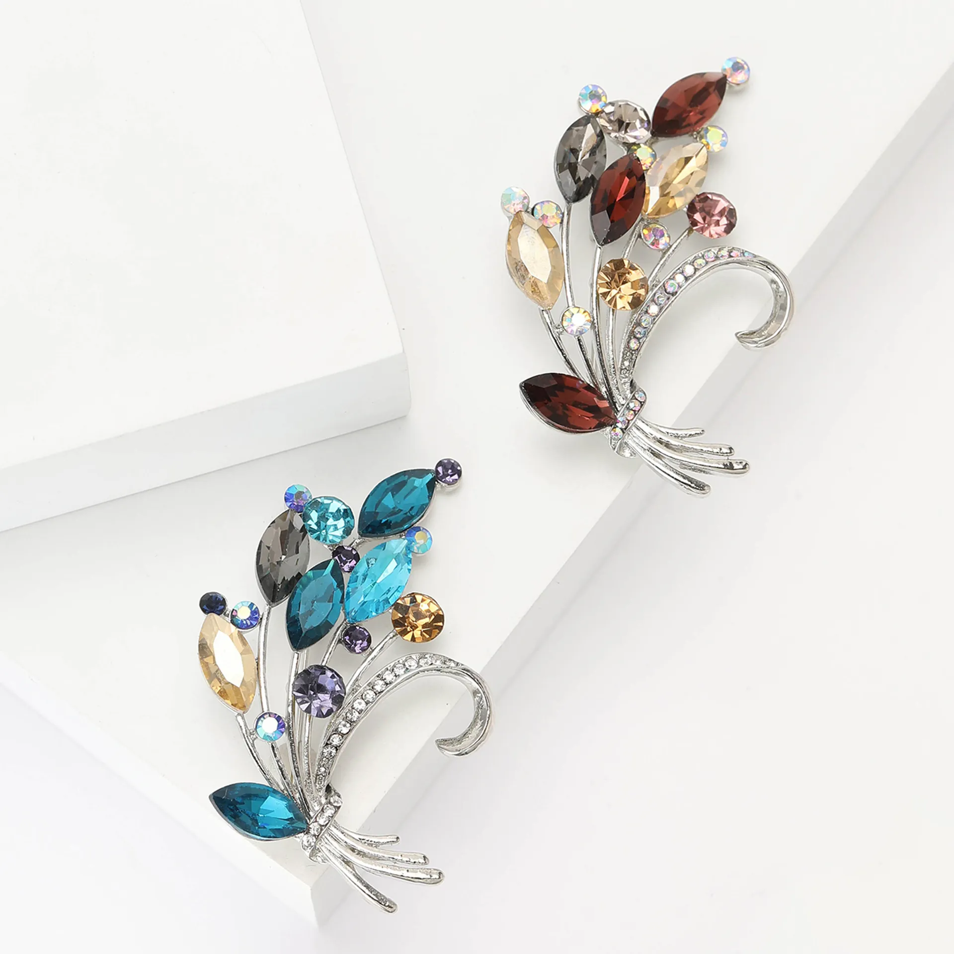 Elegant Alloy Rhinestone Bouquet Brooch For Women Sparkling Flower Corsage For Suit Dress Fashion Jewelry Brooch Pin