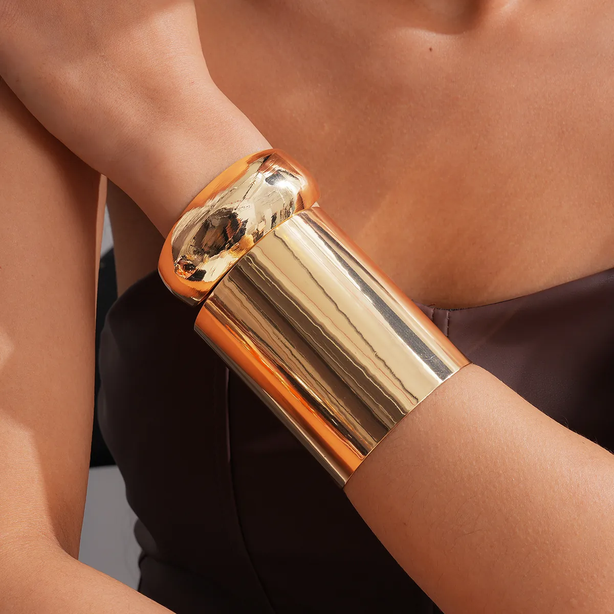 Westlicher Stil Metallischer Glatter Geometrischer Offener Armreif Für Frauen Nische Mode Pendeln Minimalistisches Manschettenarmband Set Luxus Hochwertiger Schmuck Geschenk