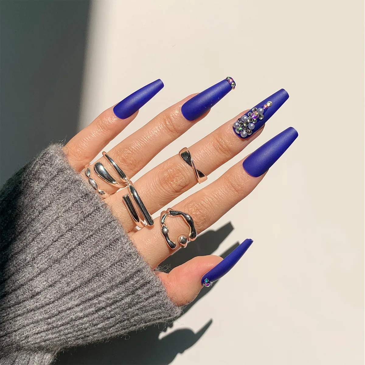 Matte Koningsblauw Press On Nails Lange Doodskistvorm Strass Kunstnagels Voor Vrouwen Professionele Manicure Nagels
