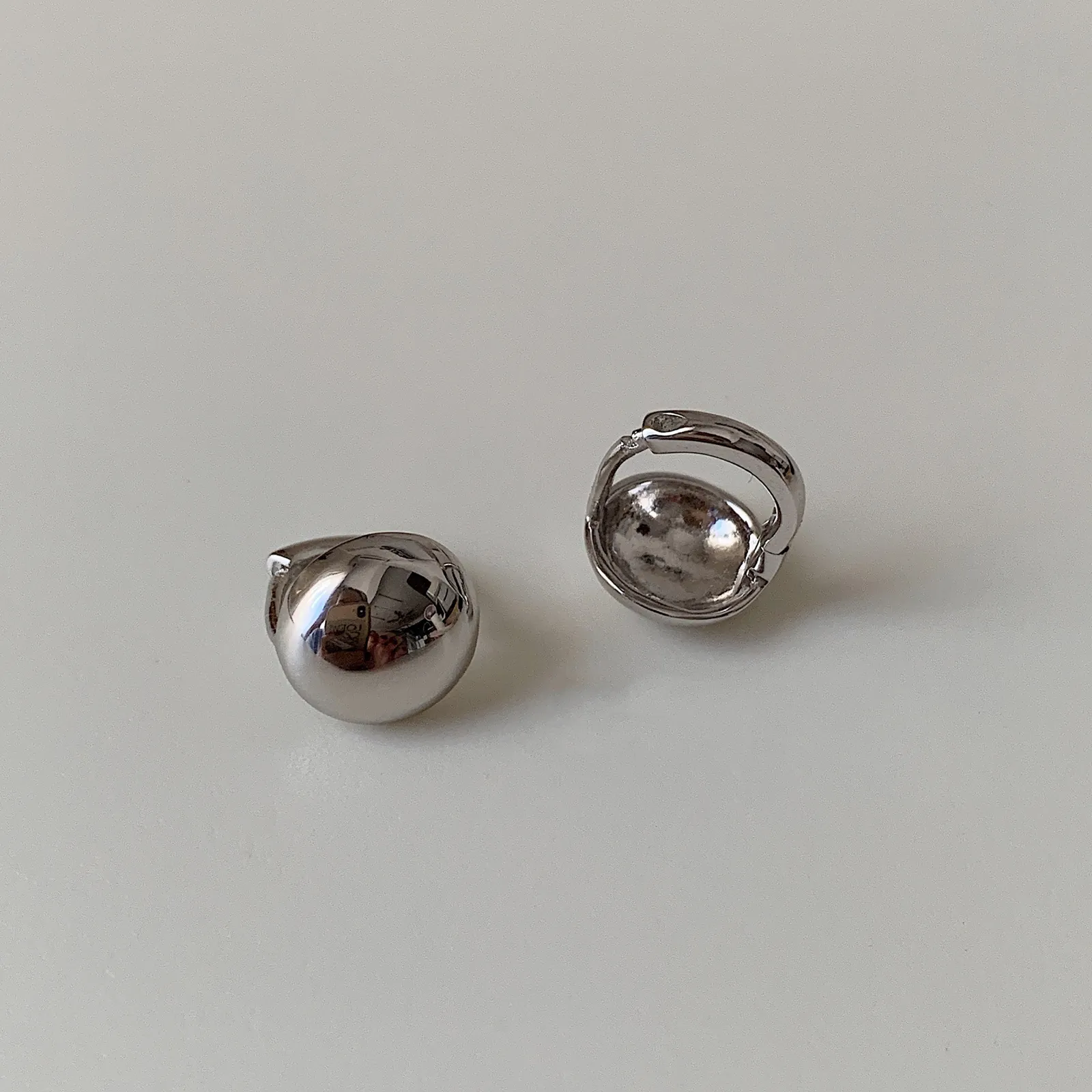 Minimalist Silver Color Round Ball Ear Buckle For Women Polished Copper Hoop Earrings Fashion Niche Design Jewelry