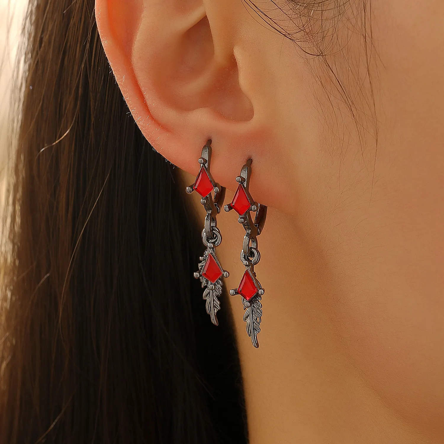 Gothic Punk Zinc Alloy Feather Pendant Hoop Earrings Rhinestone Inlaid Rhombus Dangle Earrings For Unisex Personality Jewelry Gift