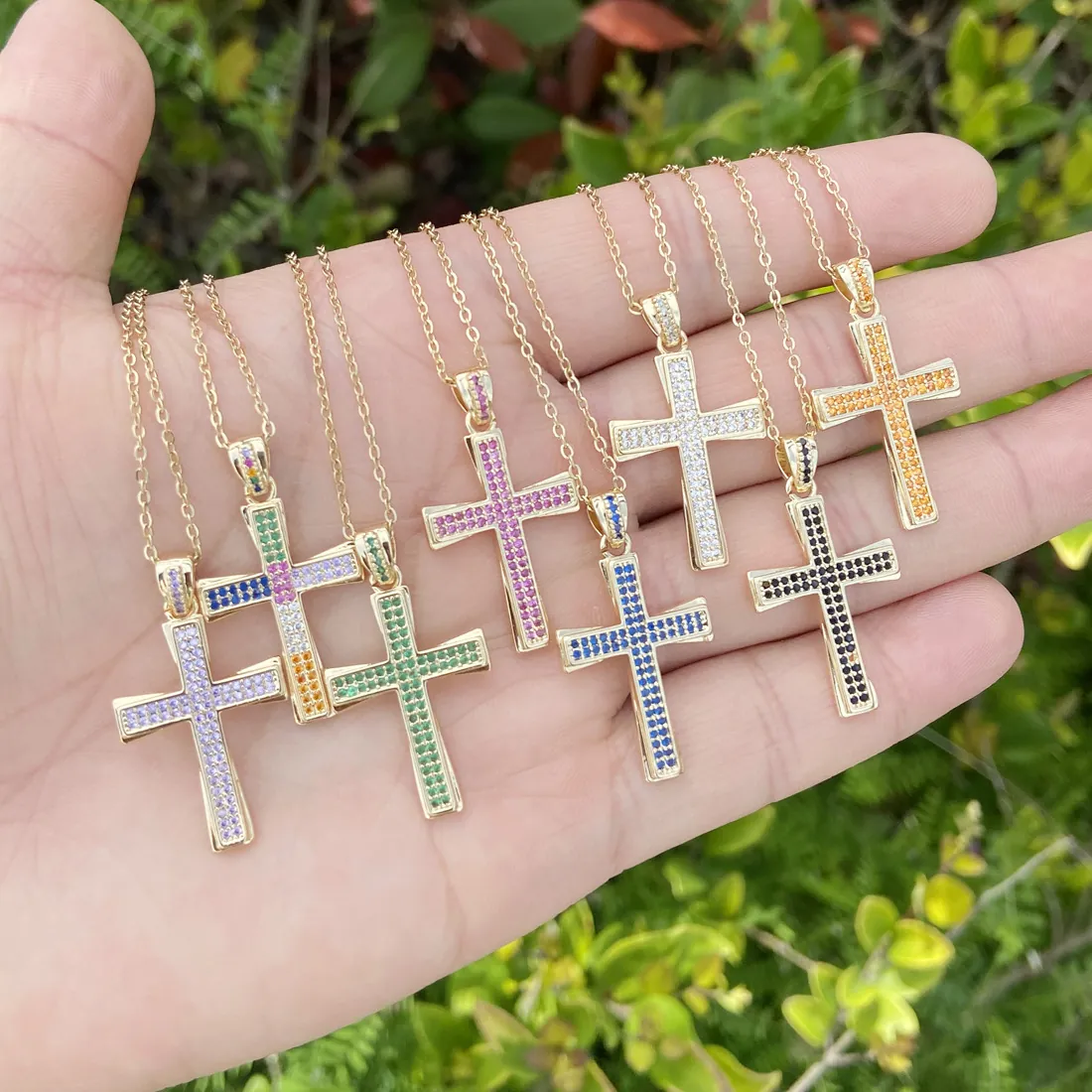 Collana Con Ciondolo A Croce Hip-Hop Micro Pavé Zircone Colorato Rame Placcato Oro 18K Gioielli Di Tendenza