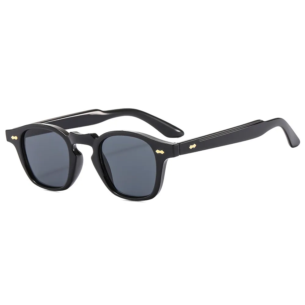 Occhiali Da Sole Quadrati Retrò Montatura In PC Protezione UV400 Esterno Moda Vintage Streetwear Per Uomini E Donne Rivetto In Metallo