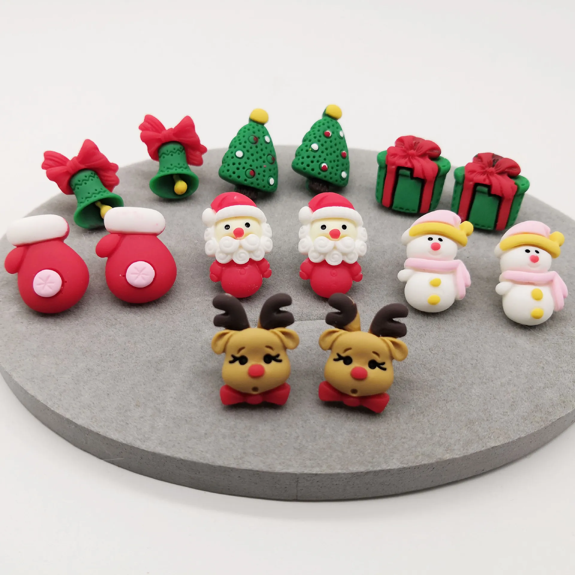 Weihnachtsstecker Ohrringe Harz Cartoon Weihnachtsmann Schneemann Rentier Baum Glocke Handschuh Geschenkbox Süßer Festlicher Schmuck