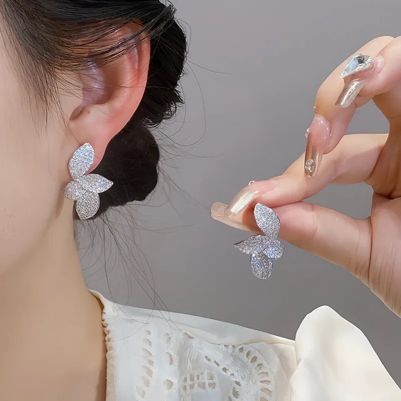 Boucles Oreilles Feuilles Élégantes Strass Micro Pave Cuivre Avec Tige En Argent Sterling 925 Pour Femmes