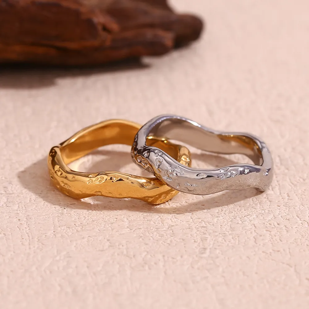 Vintage Stainless Steel 18K Gold Plated Hammered Texture Wave Ring For Women Fashion Minimalist Geometric Finger Ring Jewelry Gift