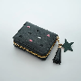 Foto de reseña de 5 estrellas por L*****s, imagen 3 de 7 para Cartera Pequeña Cuero PU Mujeres con Bordado de Corazón y Borla